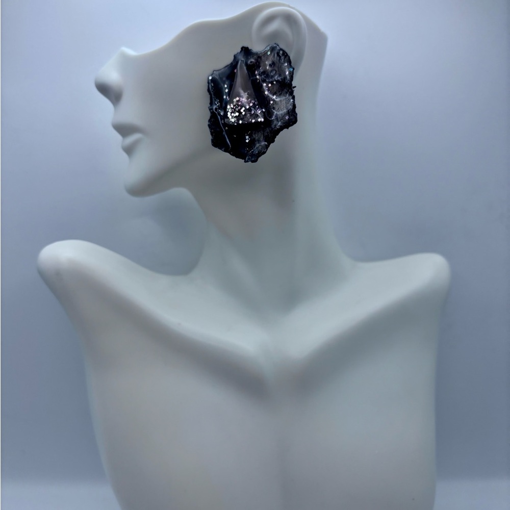 Vintage Avant-Garde Abstract Resin Clip-On Earrings - Black & Silver Galaxy